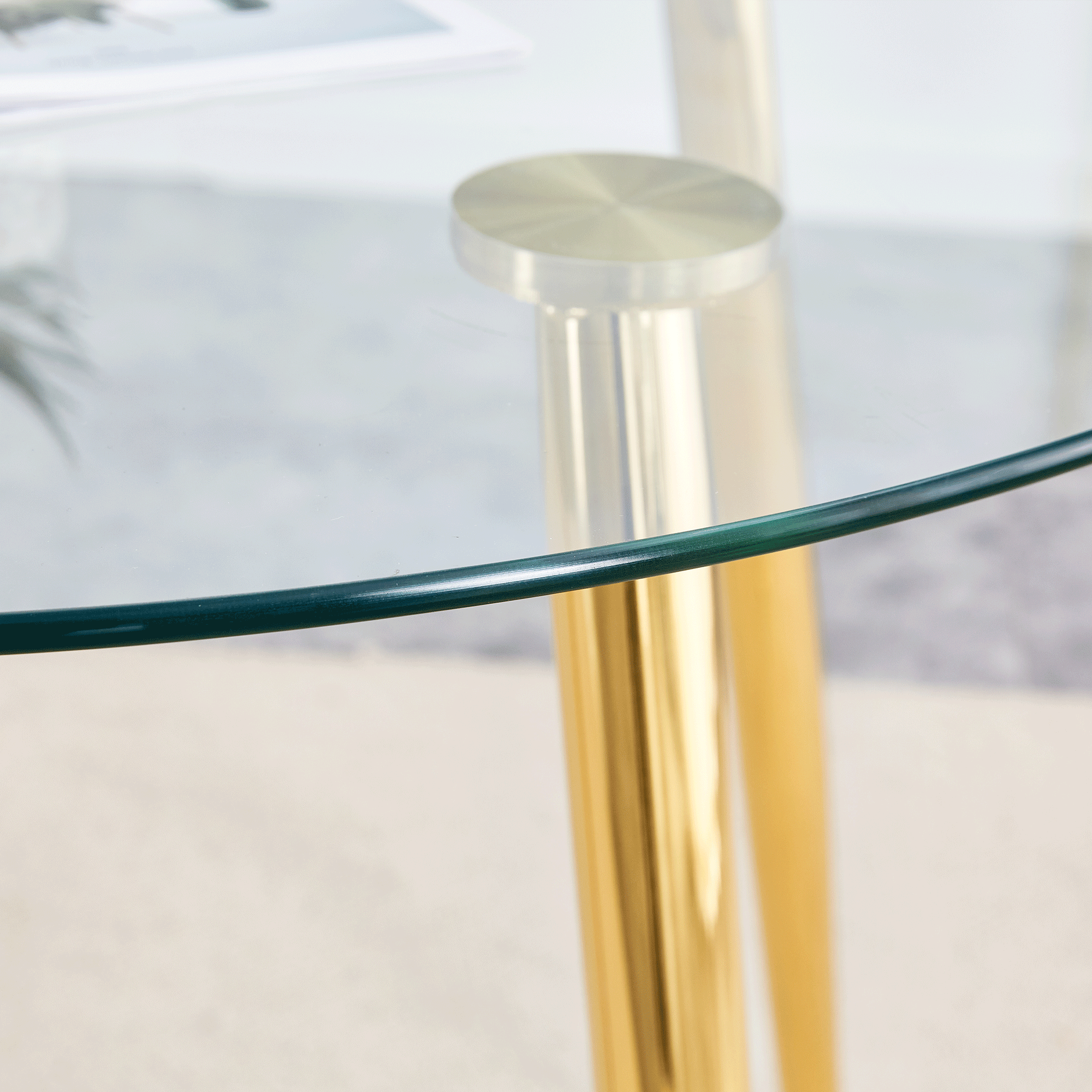 Round dining table with glass top, gilded metal legs, exquisite living, starting from the details, the gold legs show an extraordinary texture, which is the finishing touch to your home.36*36