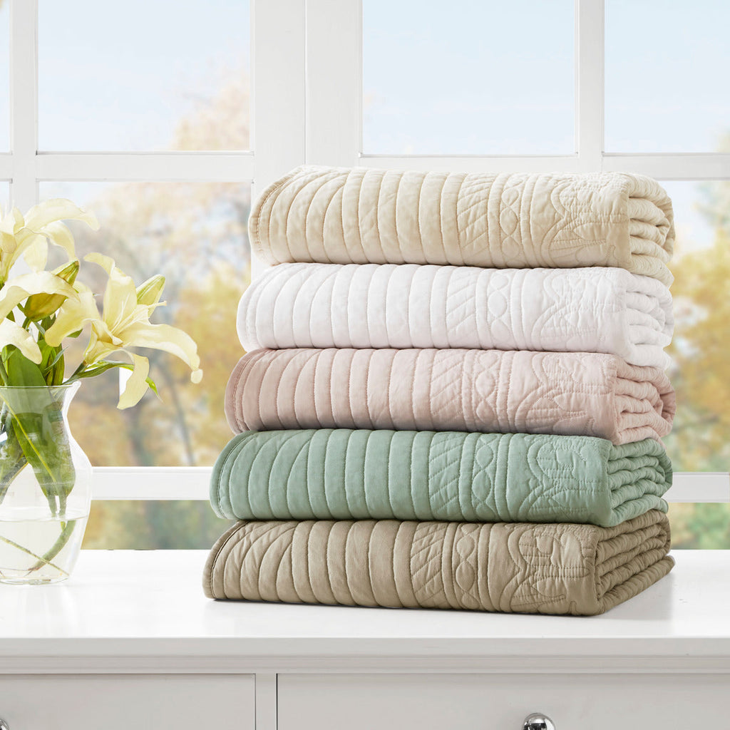 Oversized Quilted Throw with Scalloped Edges Cream 60x72'