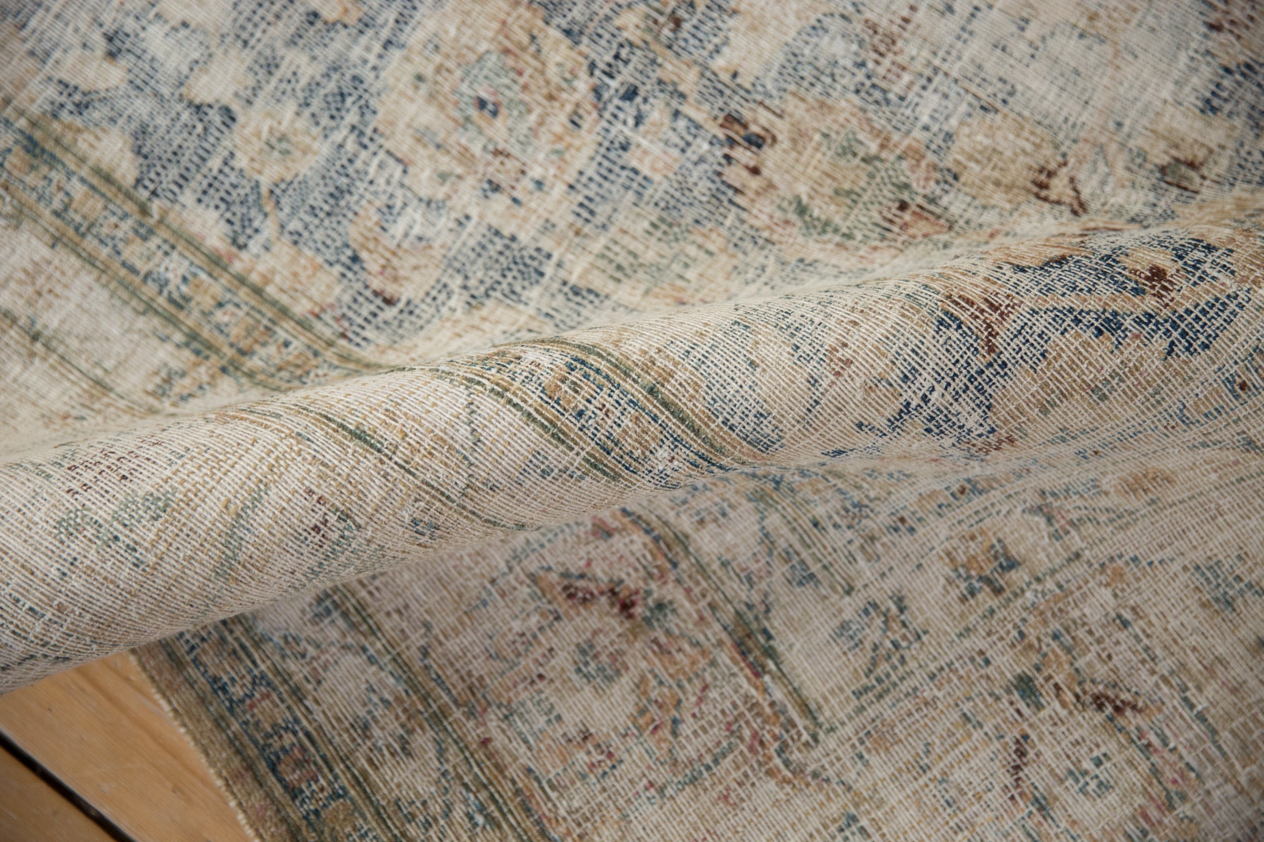 6.5x10.5 Vintage Distressed Meshed Carpet