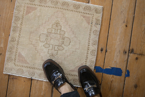 1.5x2 Vintage Distressed Oushak Square Rug Mat