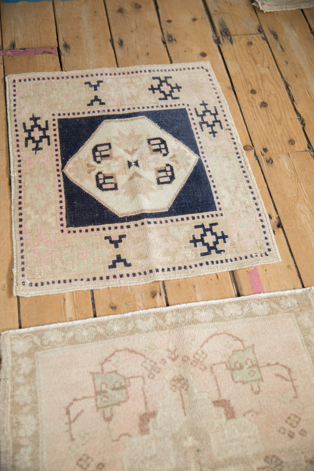 1.5x2 Vintage Distressed Oushak Square Rug Mat