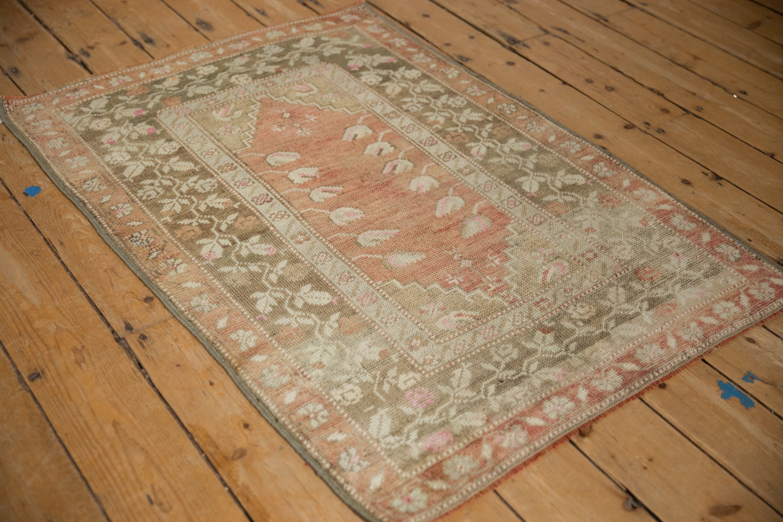 3x4 Vintage Distressed Melas Square Rug