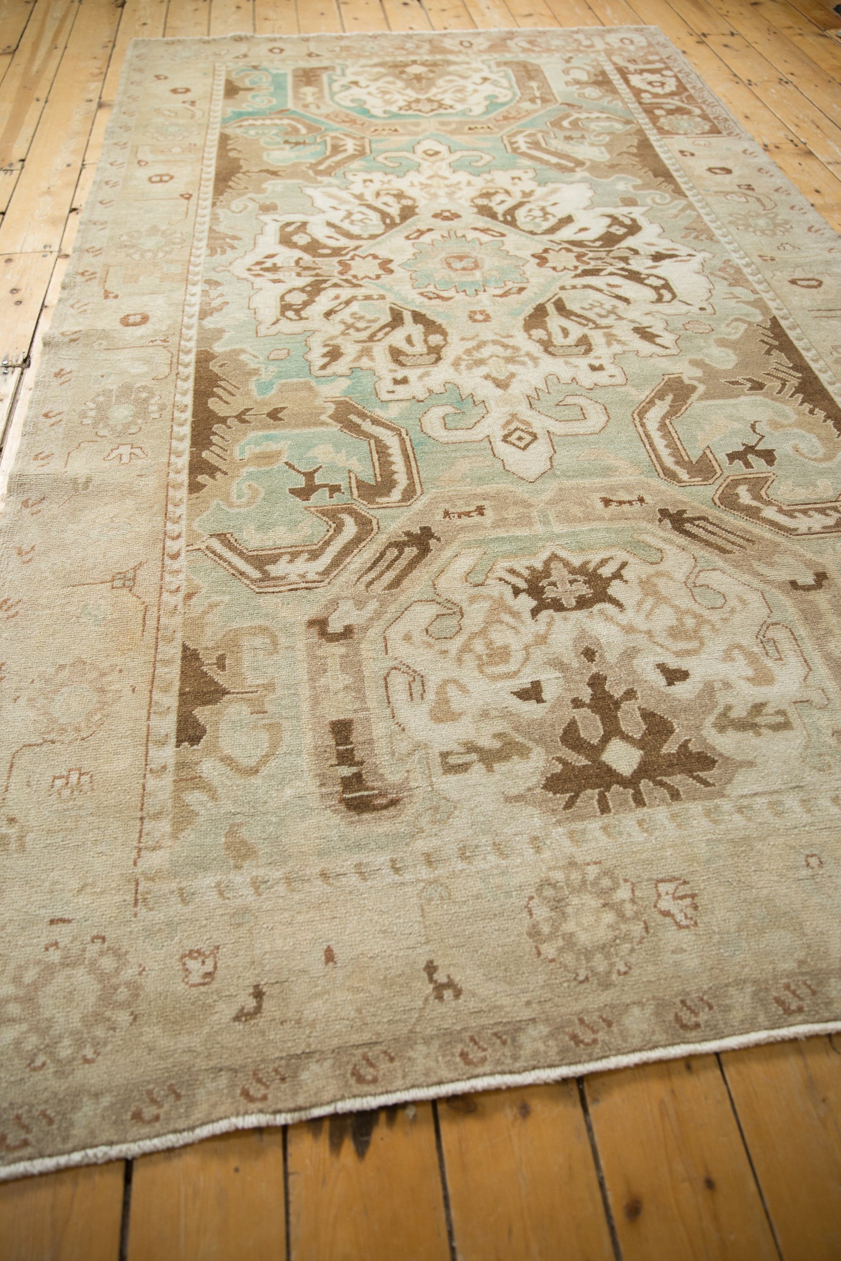 5.5x10 Vintage Distressed Sparta Carpet