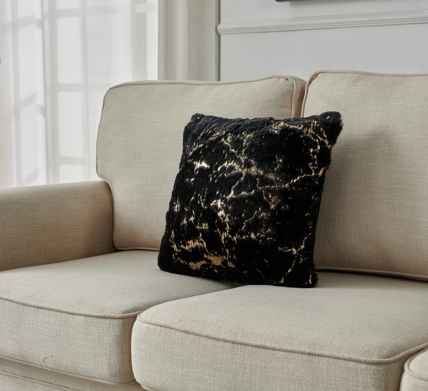 Luxury Chinchilla Faux Fur Gilded Black Pillow (22 In. x 22 In.)