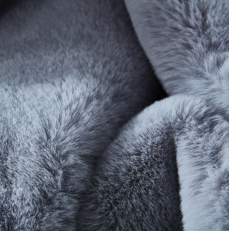 Cassilda Luxury Chinchilla Faux Fur Throw Blanket (50' x 60')