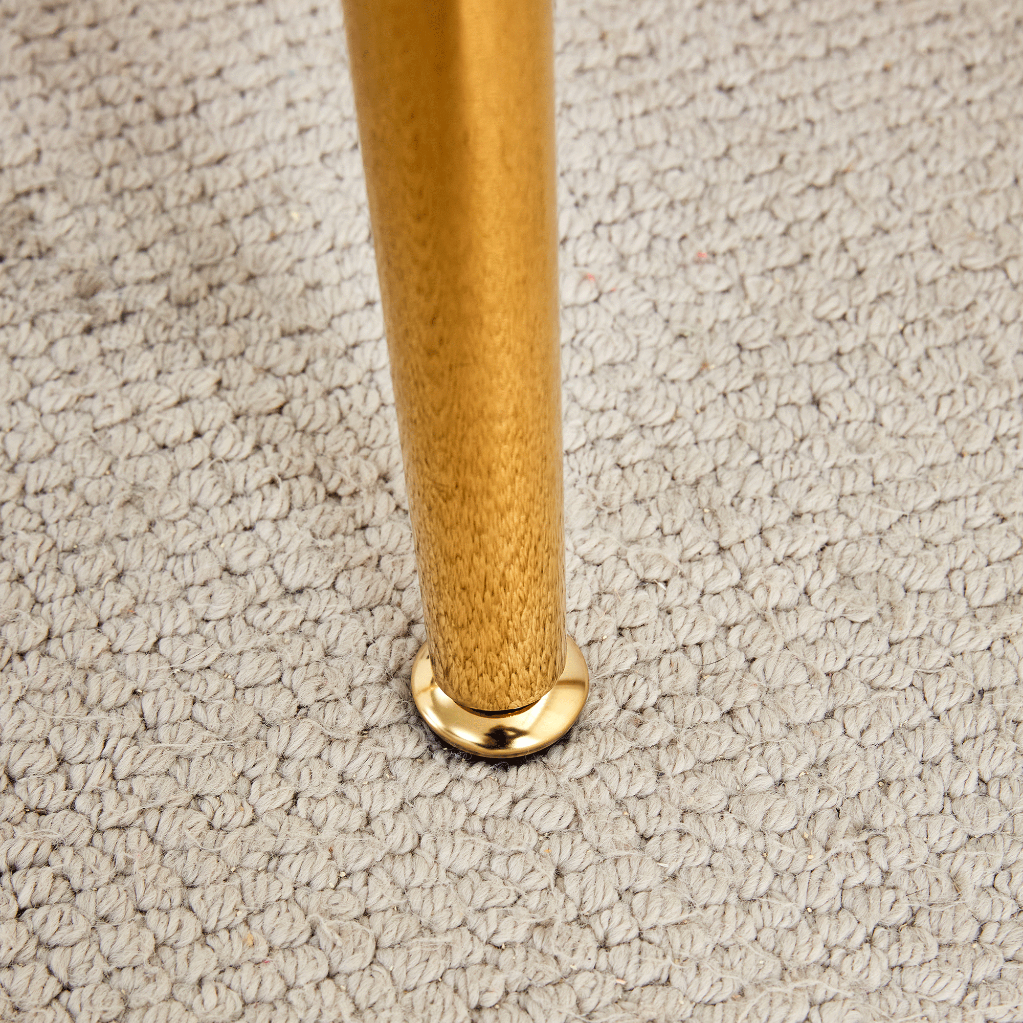 Round dining table with glass top, gilded metal legs, exquisite living, starting from the details, the gold legs show an extraordinary texture, which is the finishing touch to your home.36*36