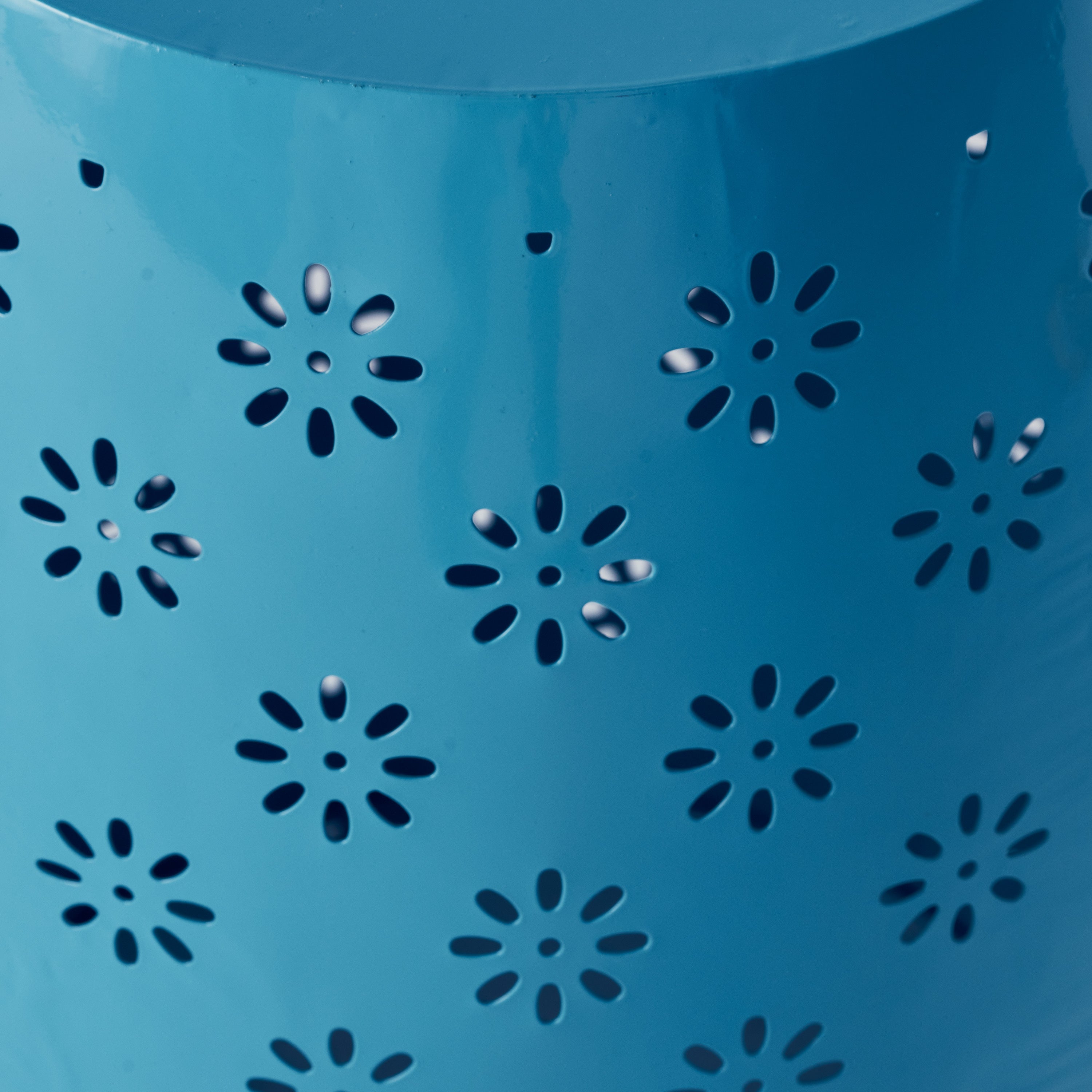 SOLEIL Barrel-Shaped Side Table Blue Iron 15.75 x 15.75 x 20.50 Inches