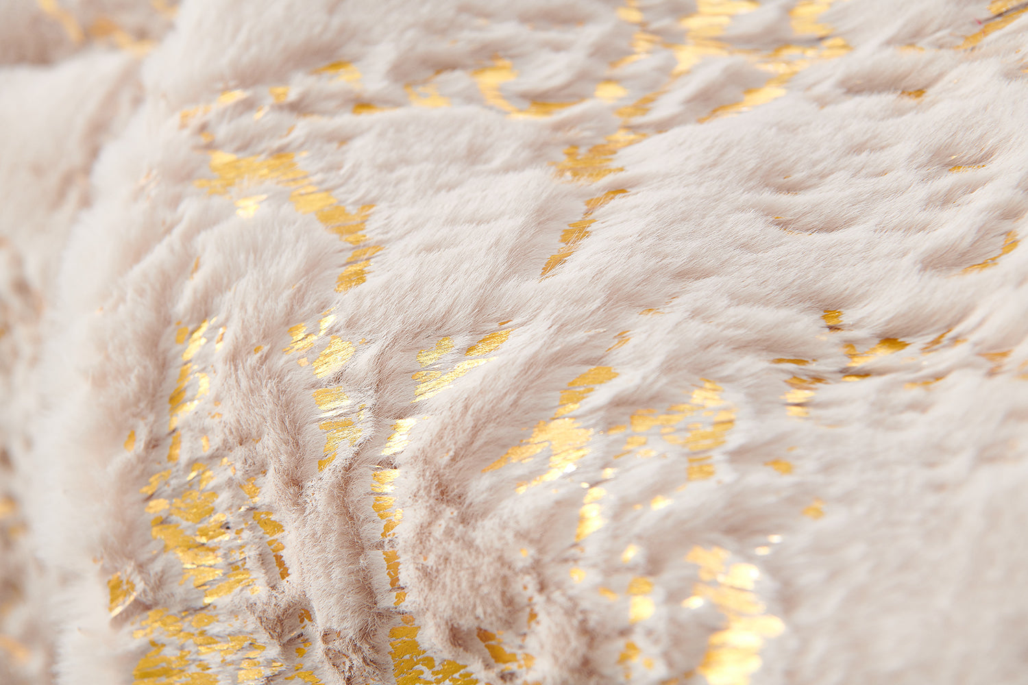 Luxury Chinchilla Faux Fur Gilded Beige Throw Blanket (50' x 60')