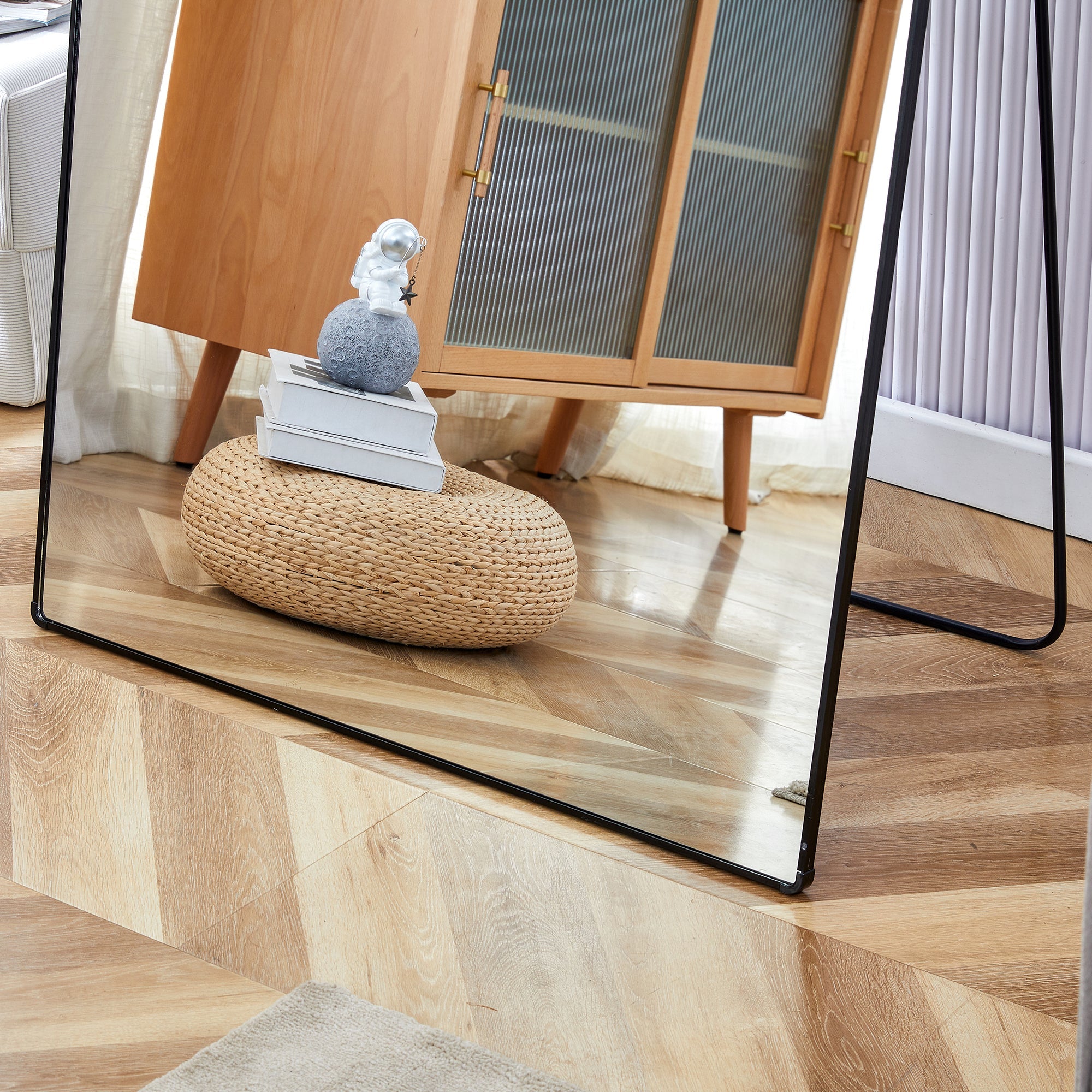The 4th generation floor standing full-length rearview mirror. Black metal framed arched wall mirror, bathroom makeup mirror, floor standing mirror with bracket. Black 71 "* 31"  AM