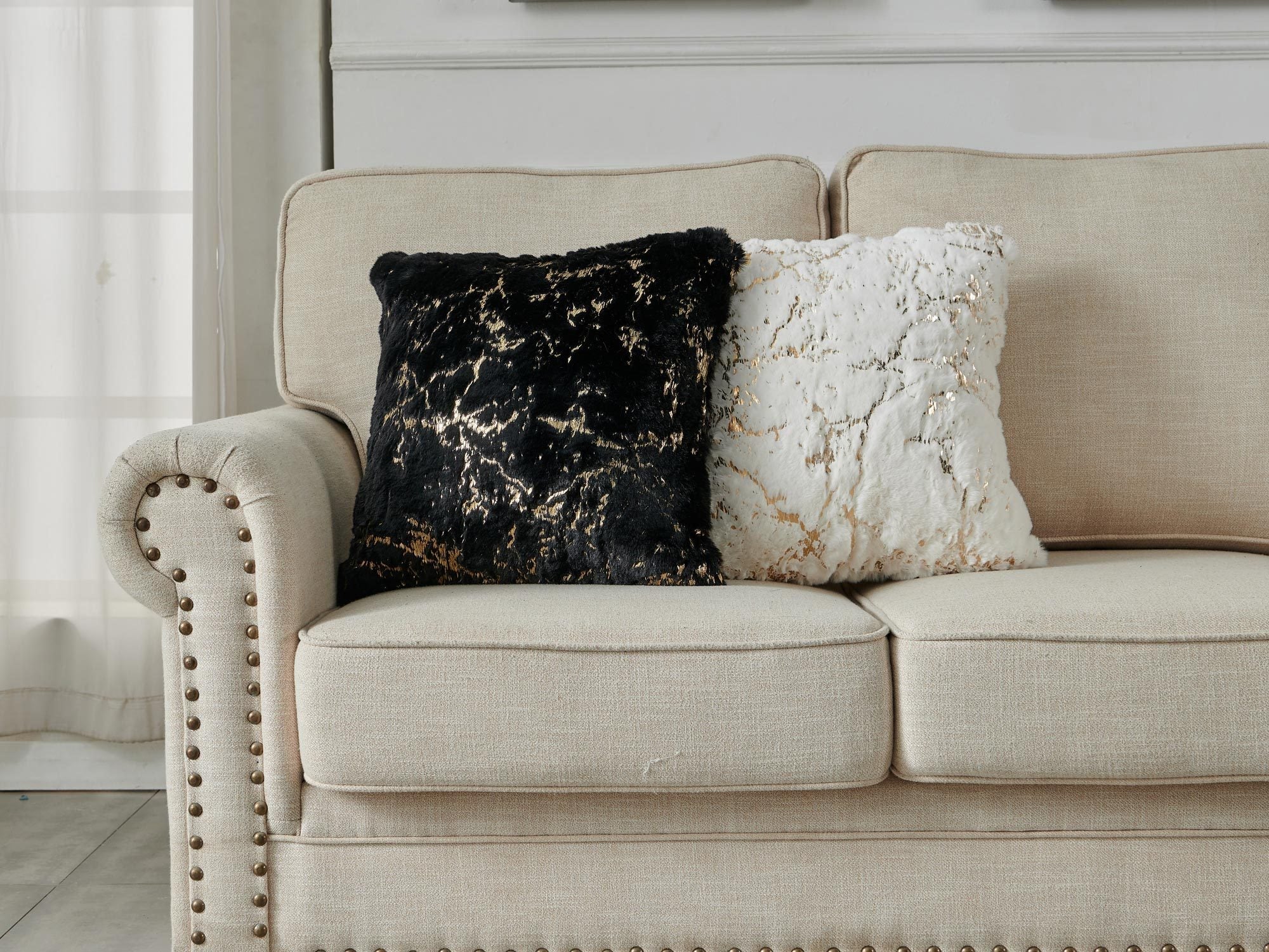 Luxury Chinchilla Faux Fur Gilded Black Pillow (22 In. x 22 In.)