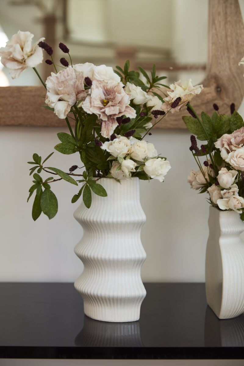 Amira Vase Bookend