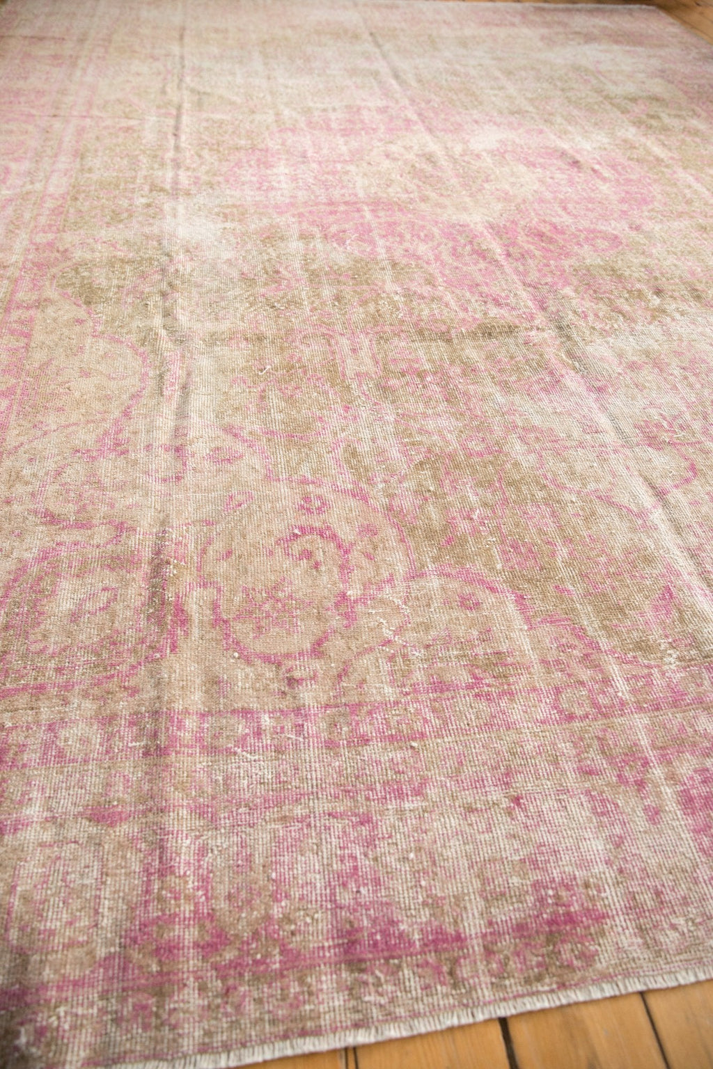 9.5x12.5 Vintage Distressed Sivas Carpet
