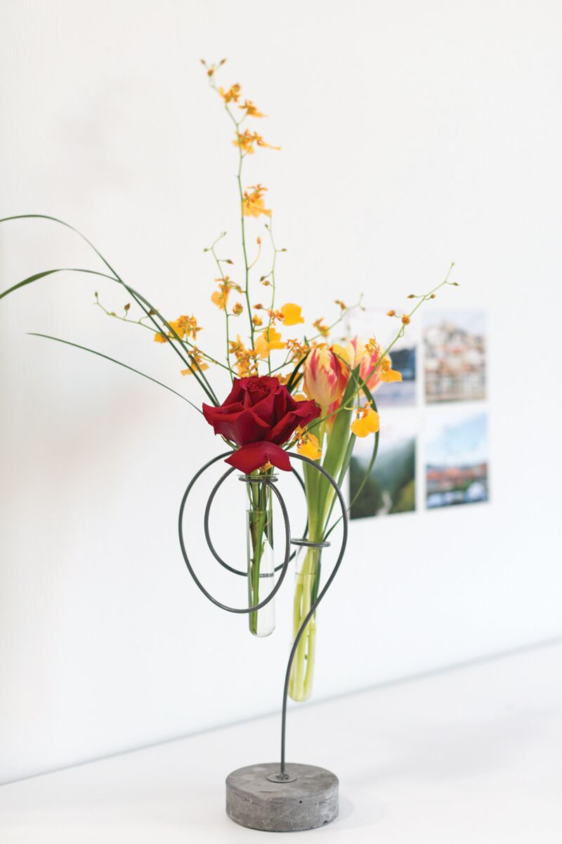 Zenith Loop Stand Vase