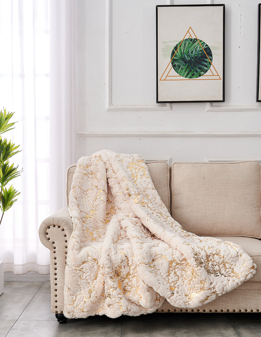 Luxury Chinchilla Faux Fur Gilded Beige Throw Blanket (60' x 80')