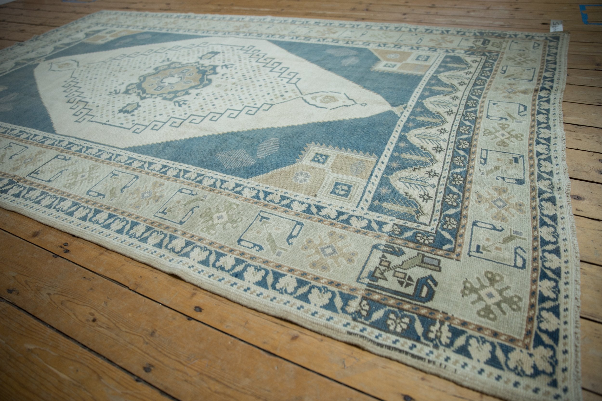 5.5x9.5 Vintage Distressed Oushak Carpet