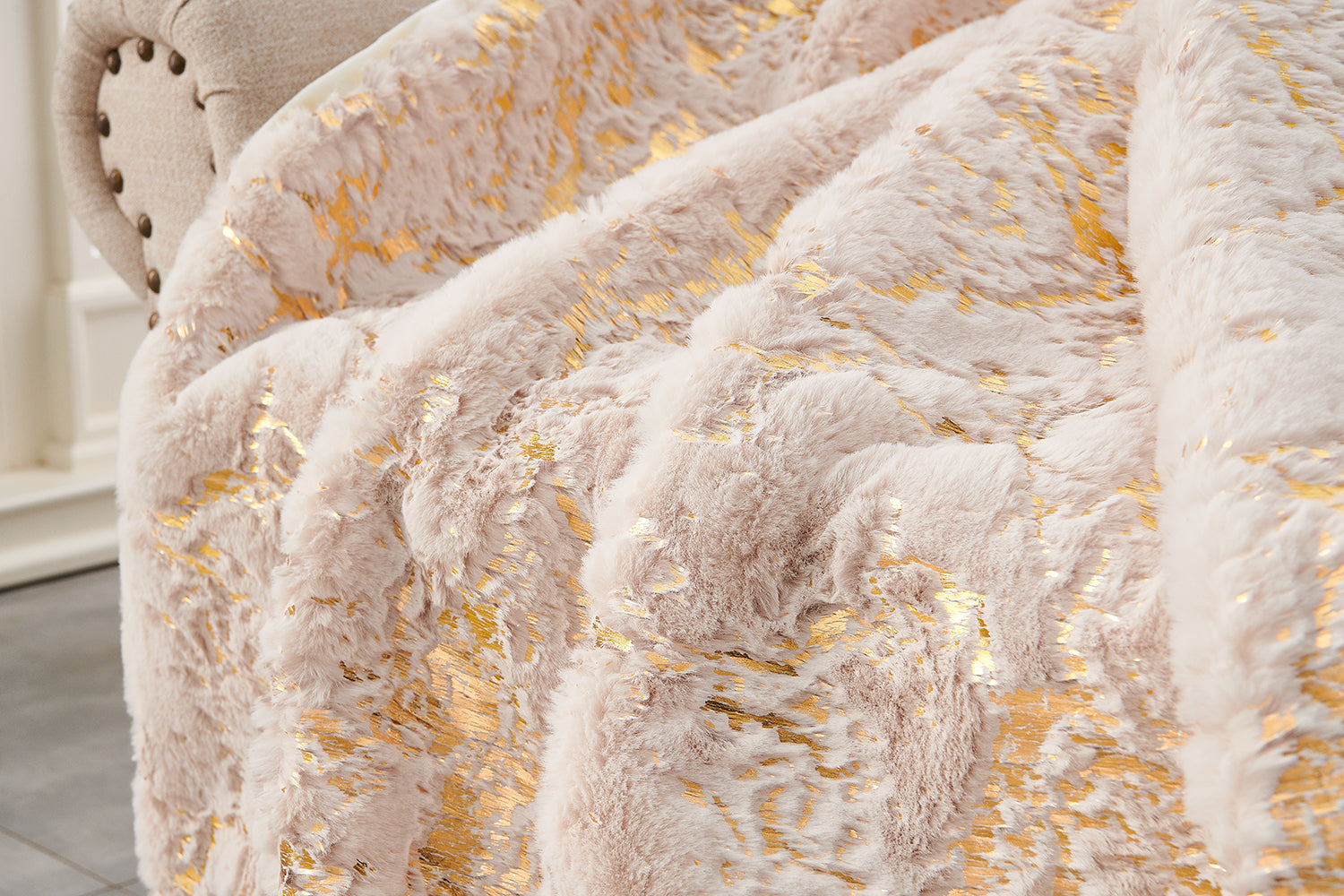 Luxury Chinchilla Faux Fur Gilded Beige Throw Blanket (60' x 80')
