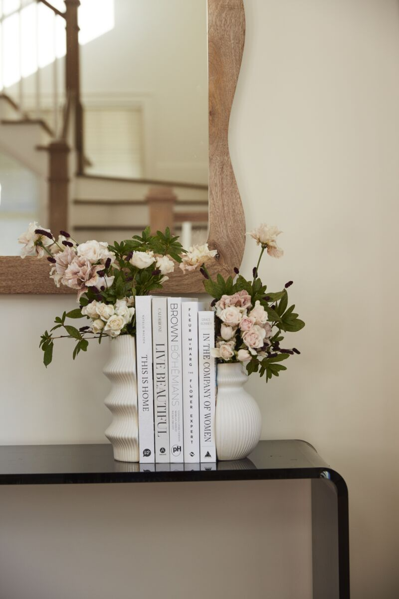 Amira Vase Bookend