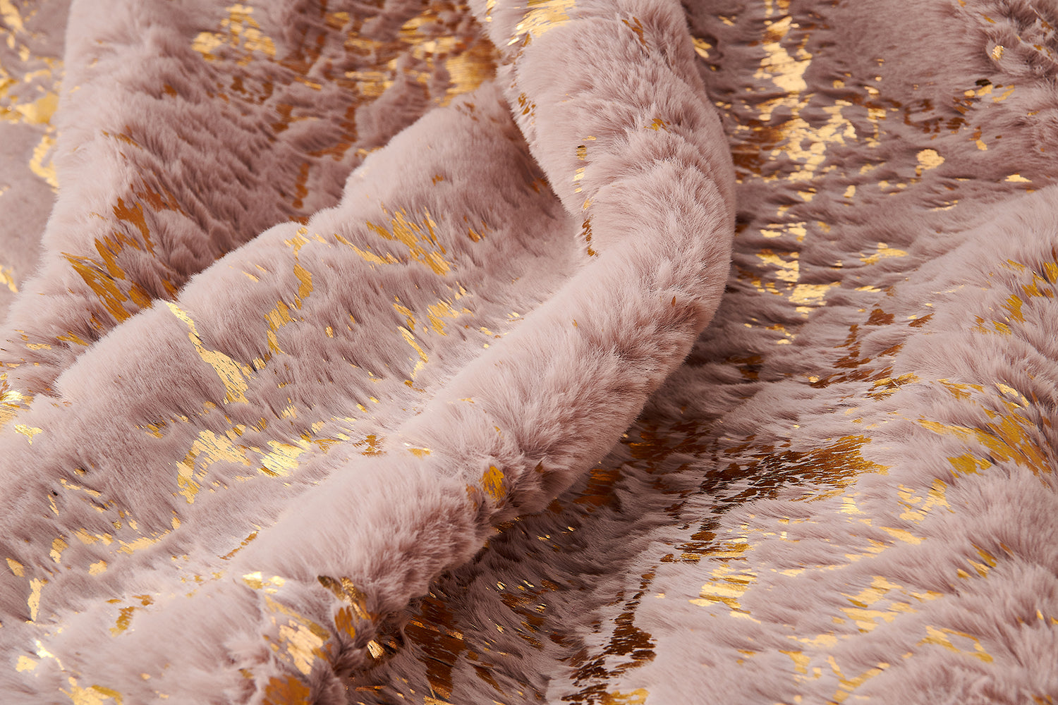 Luxury Chinchilla Faux Fur Gilded Dust Pink Throw Blanket (50' x 60')