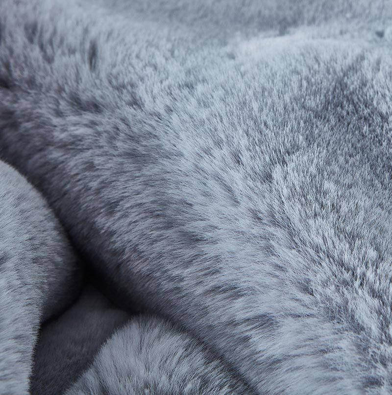 Cassilda Luxury Chinchilla Faux Fur Throw Blanket (50' x 60')