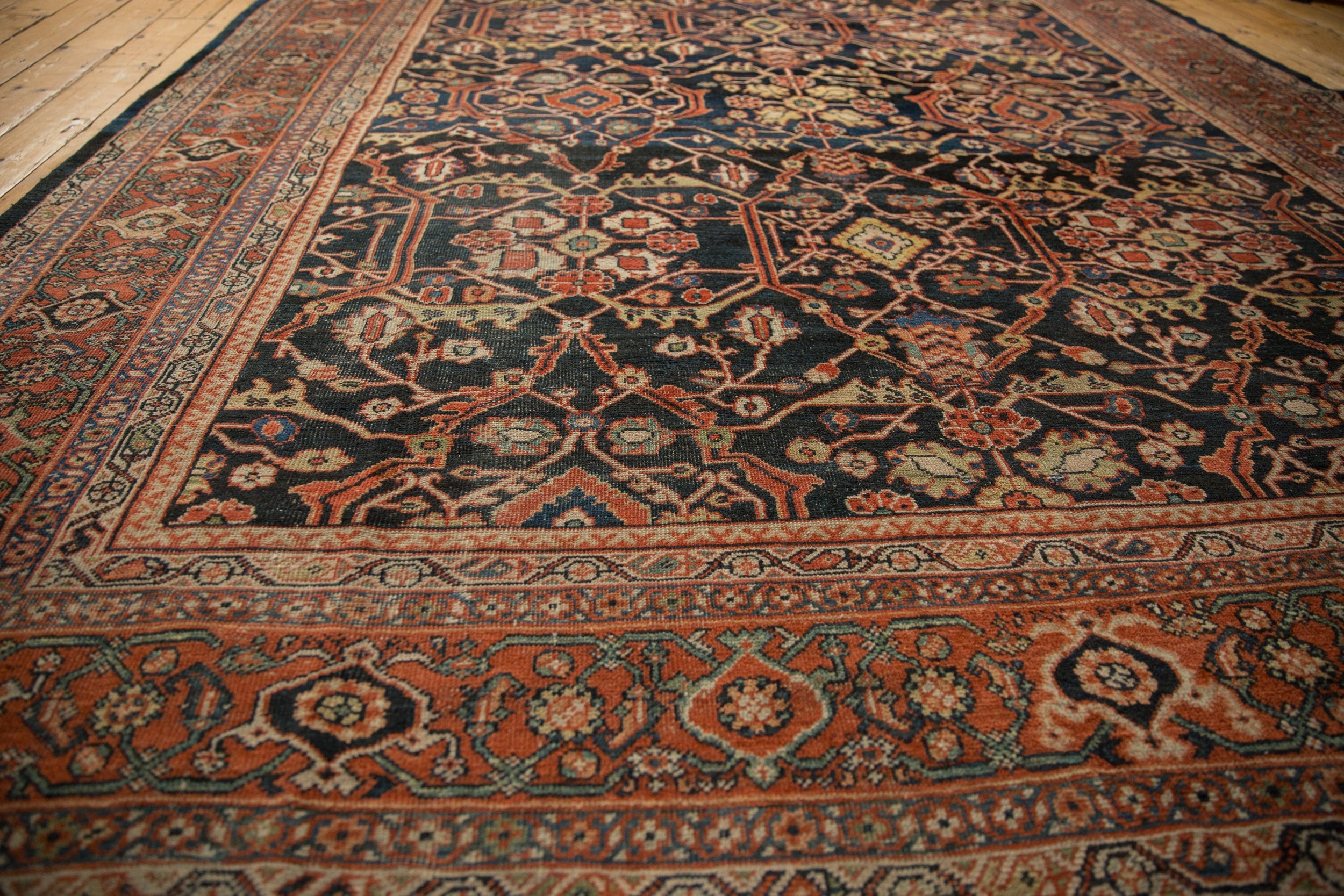 9.5x12 Vintage Mahal Carpet