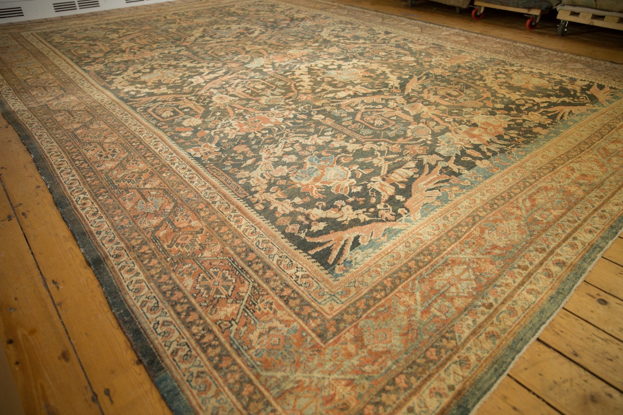 11x15.5 Vintage Distressed Mahal Carpet