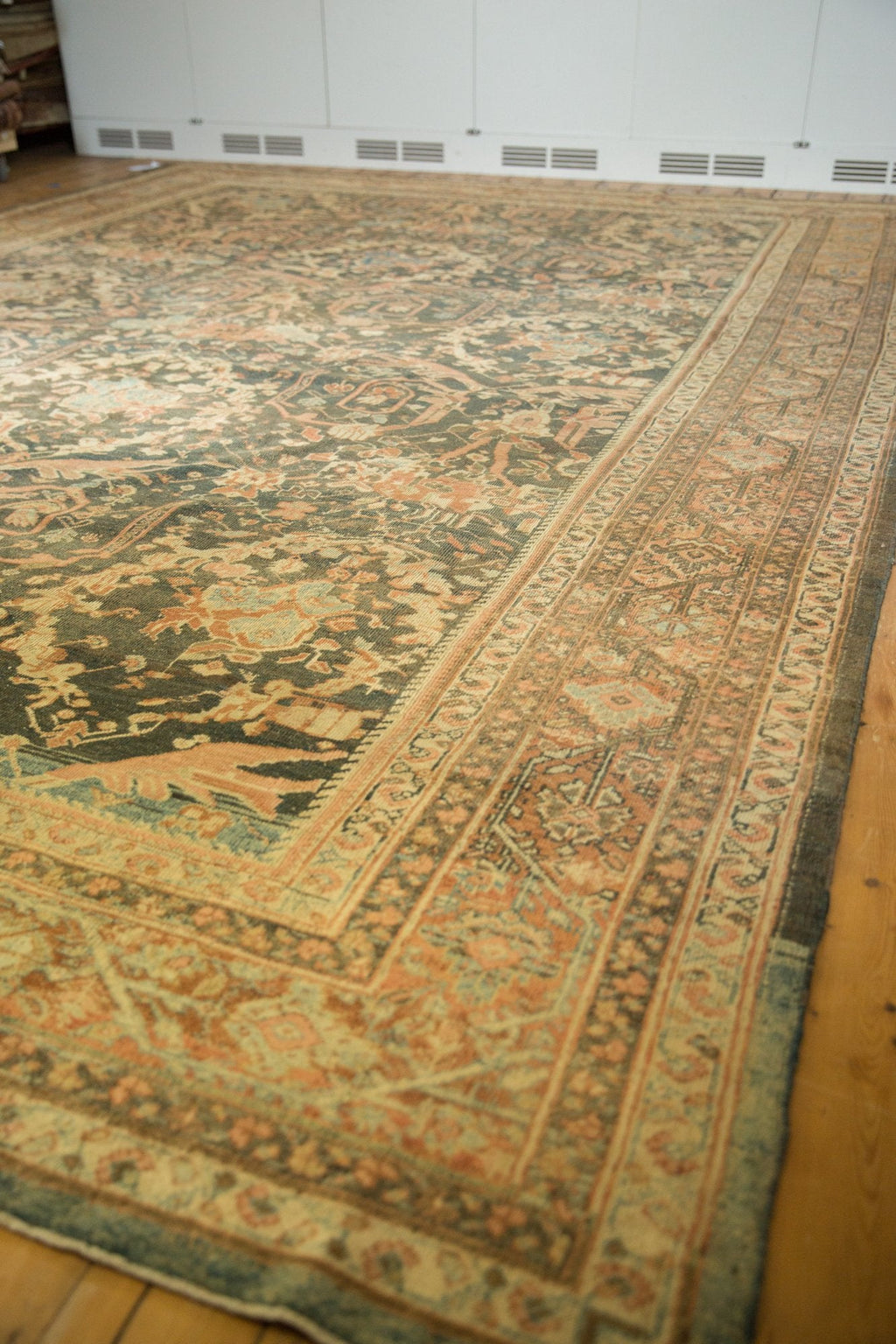 11x15.5 Vintage Distressed Mahal Carpet