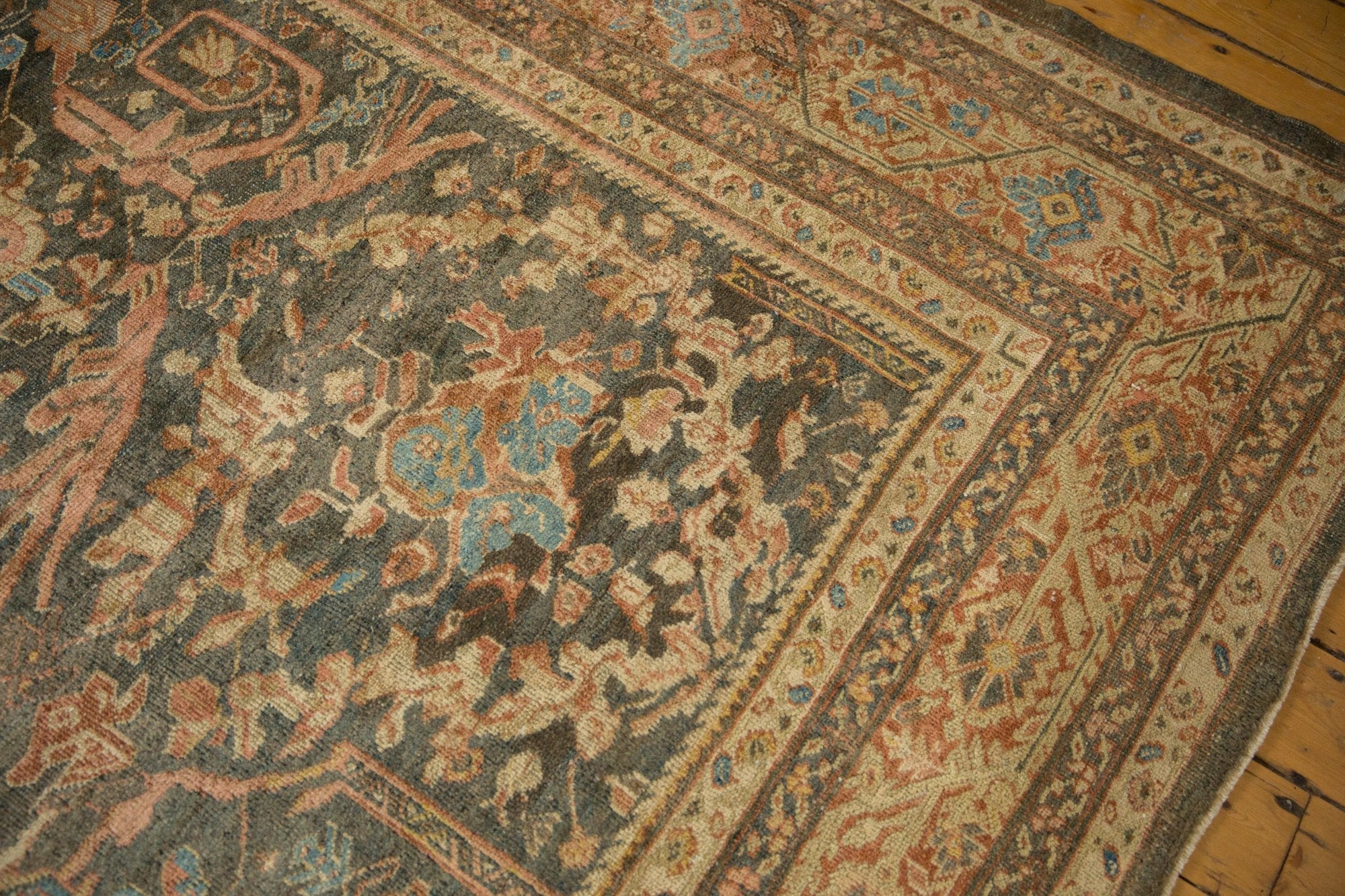 11x15.5 Vintage Distressed Mahal Carpet