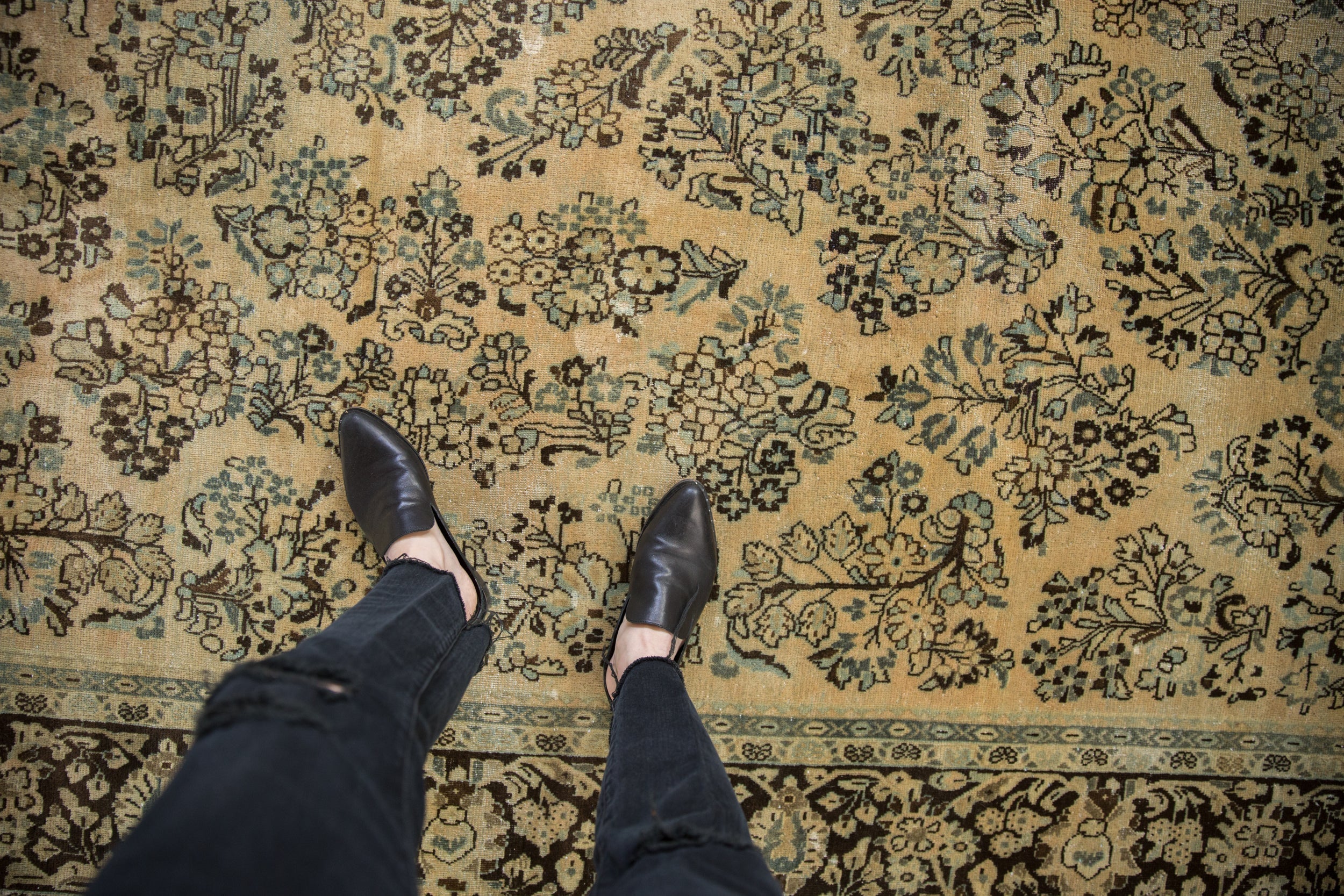 8.5x11.5 Vintage Distressed Arak Carpet