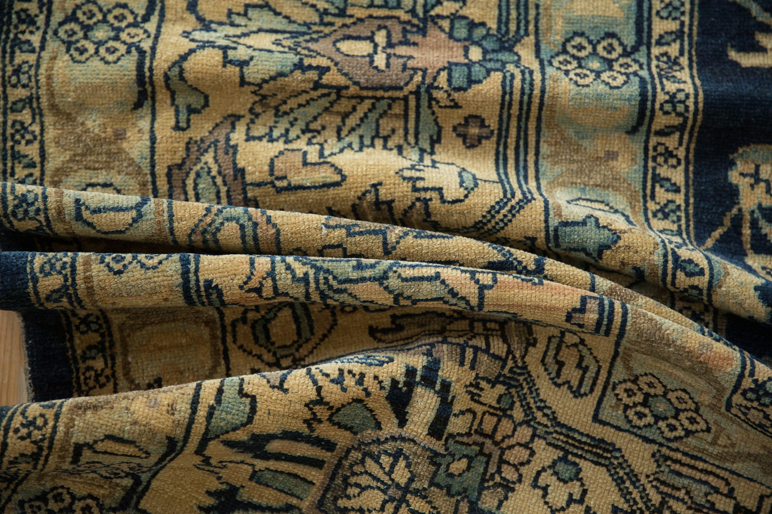 10.5x16.5 Vintage Distressed Tea Washed Lilihan Carpet