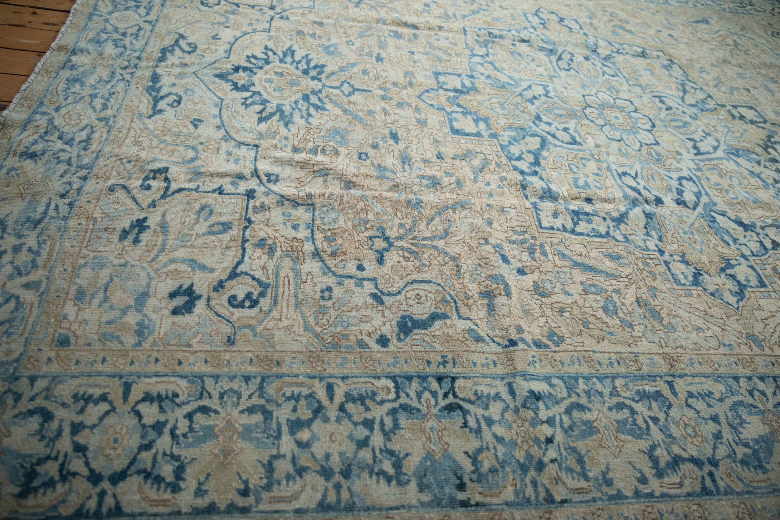 9.5x12.5 Vintage Distressed Heriz Carpet