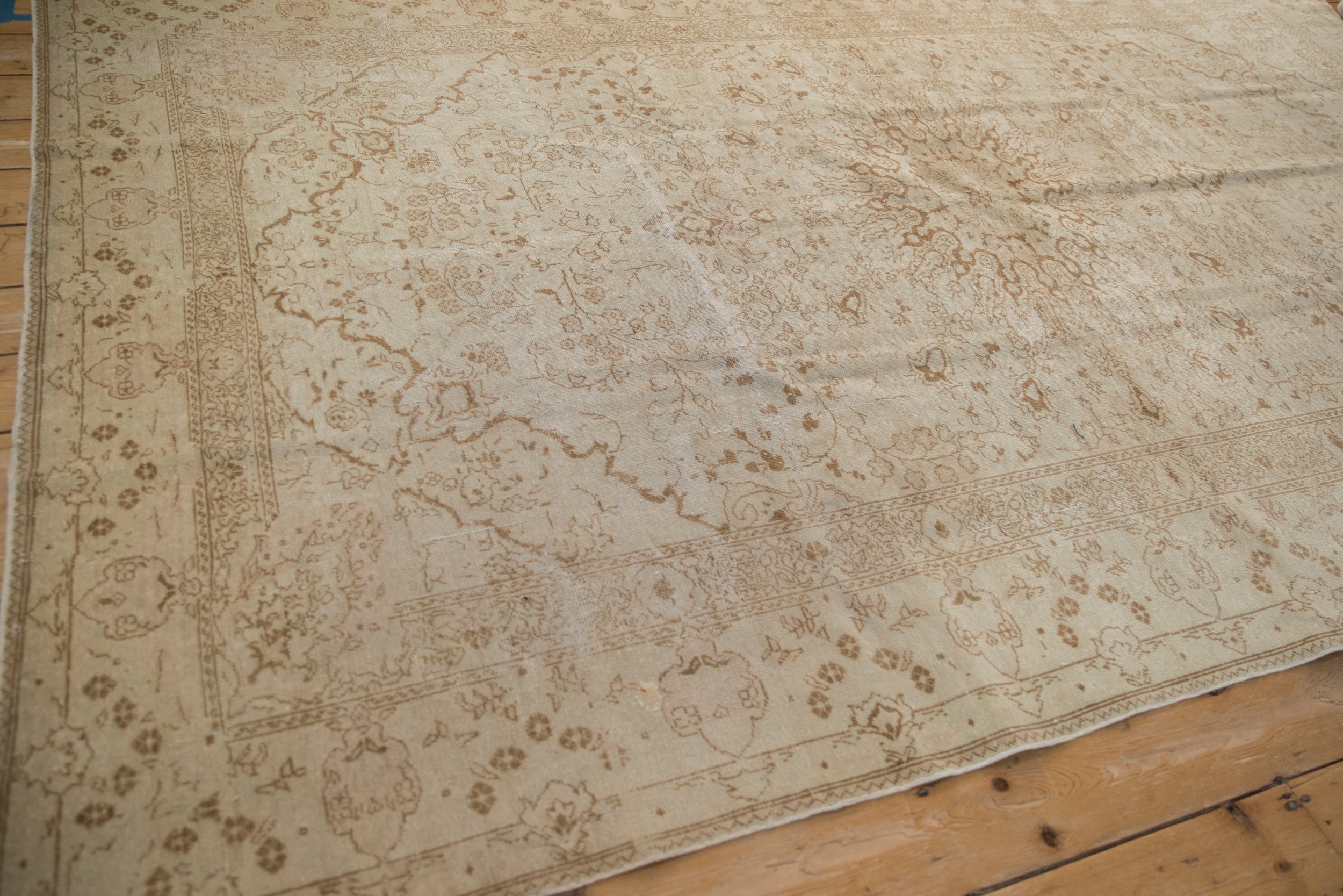 6.5x10 Vintage Distressed Kaisary Carpet