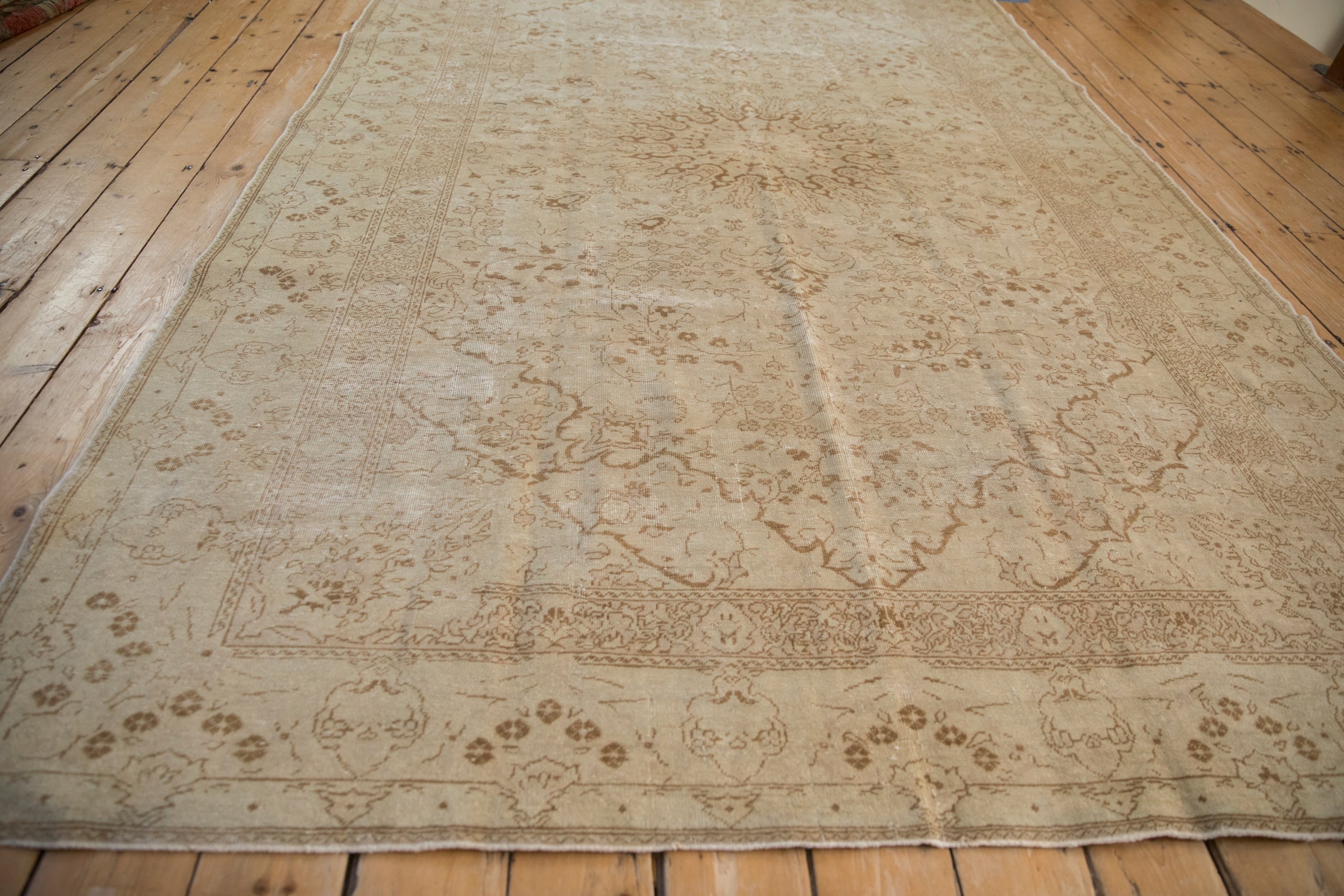 6.5x10 Vintage Distressed Kaisary Carpet
