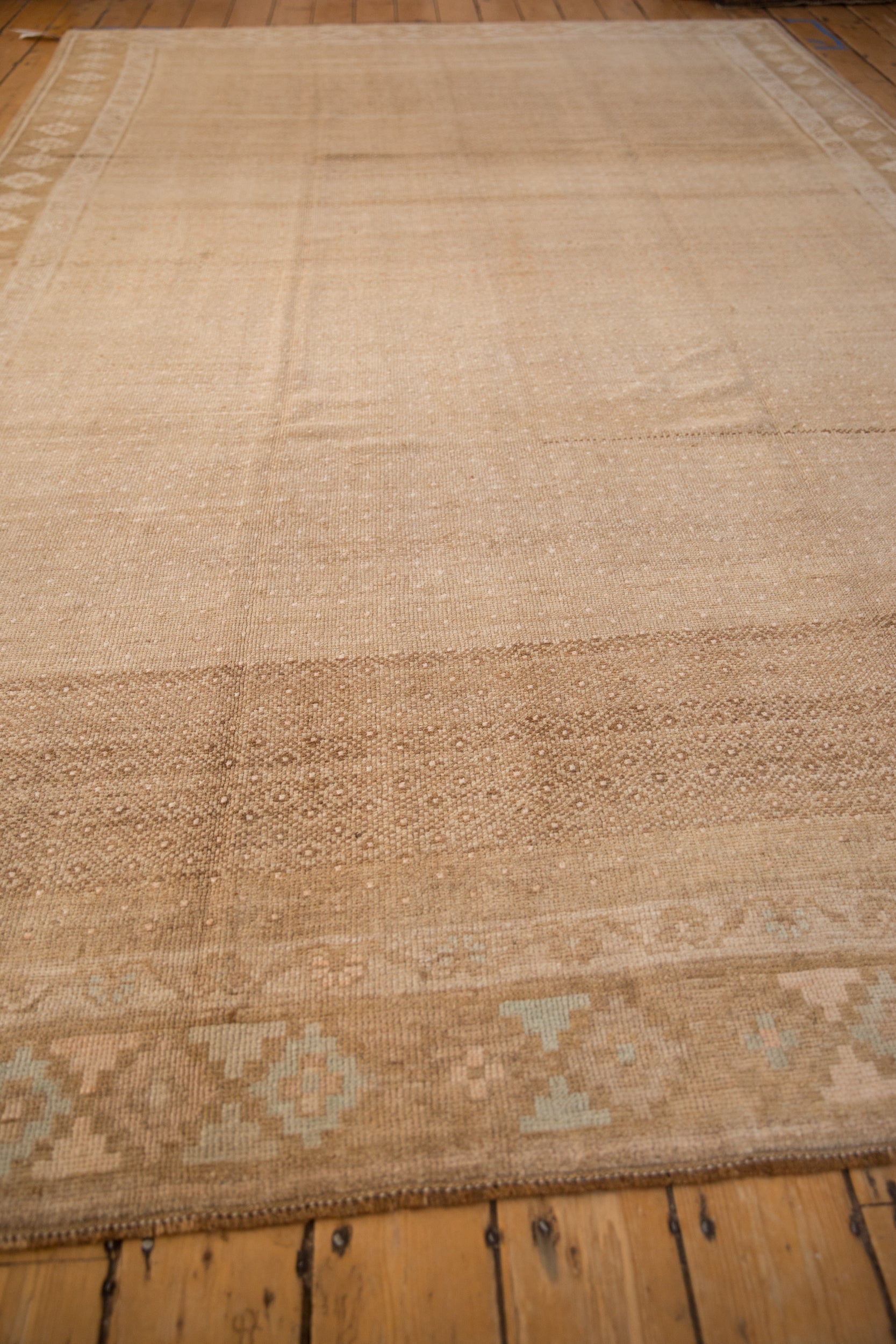 7.5x12 Vintage Distressed Kars Carpet