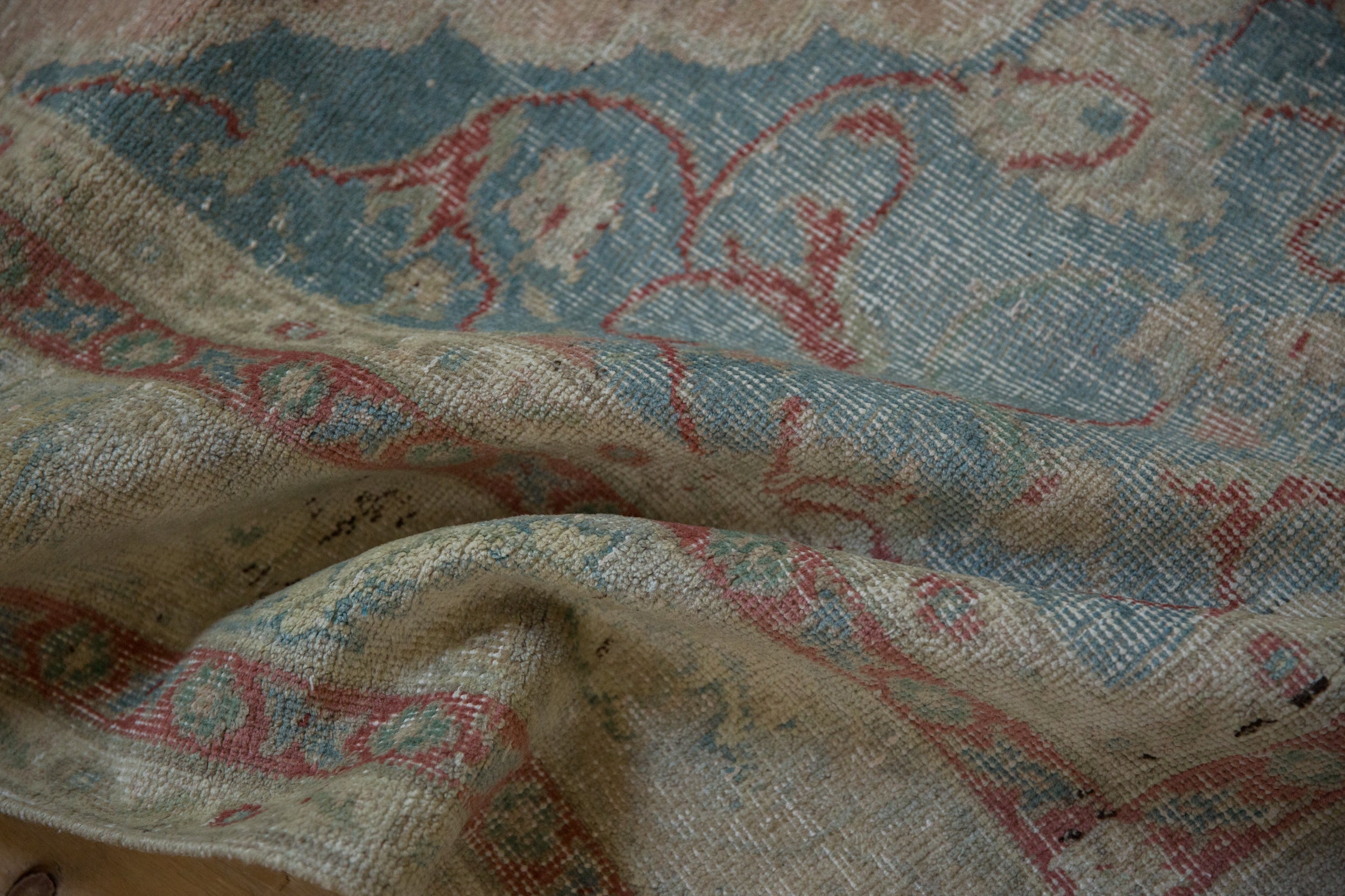 5.5x9.5 Vintage Distressed Sivas Carpet