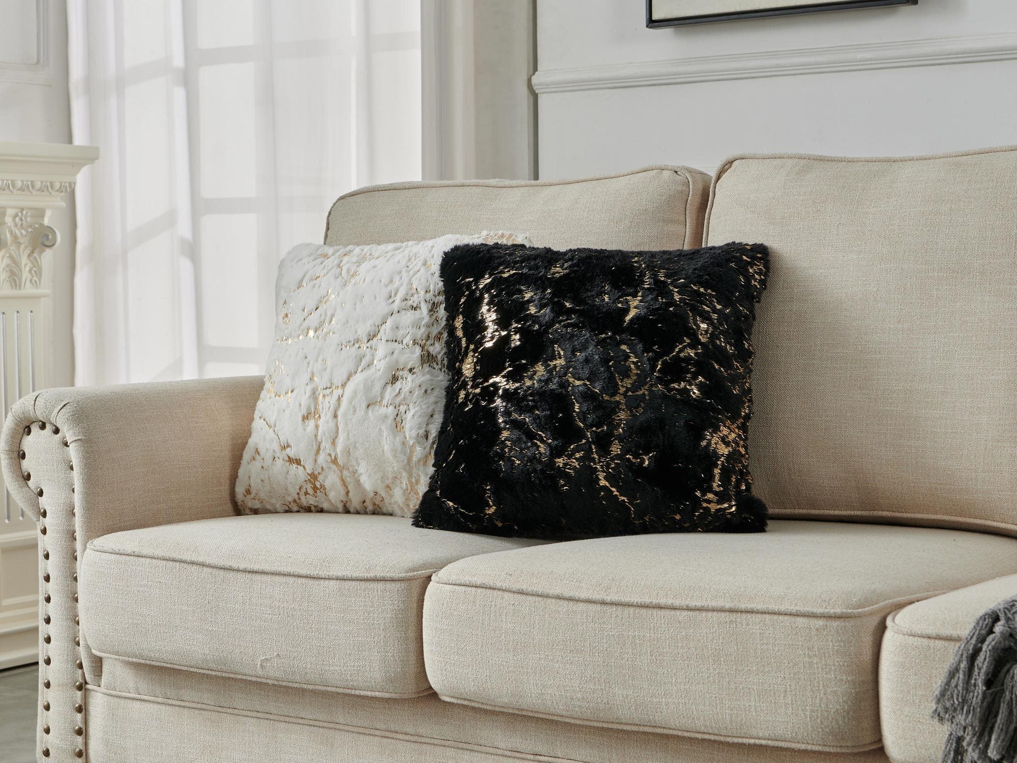 Luxury Chinchilla Faux Fur Gilded Black Pillow (22 In. x 22 In.)