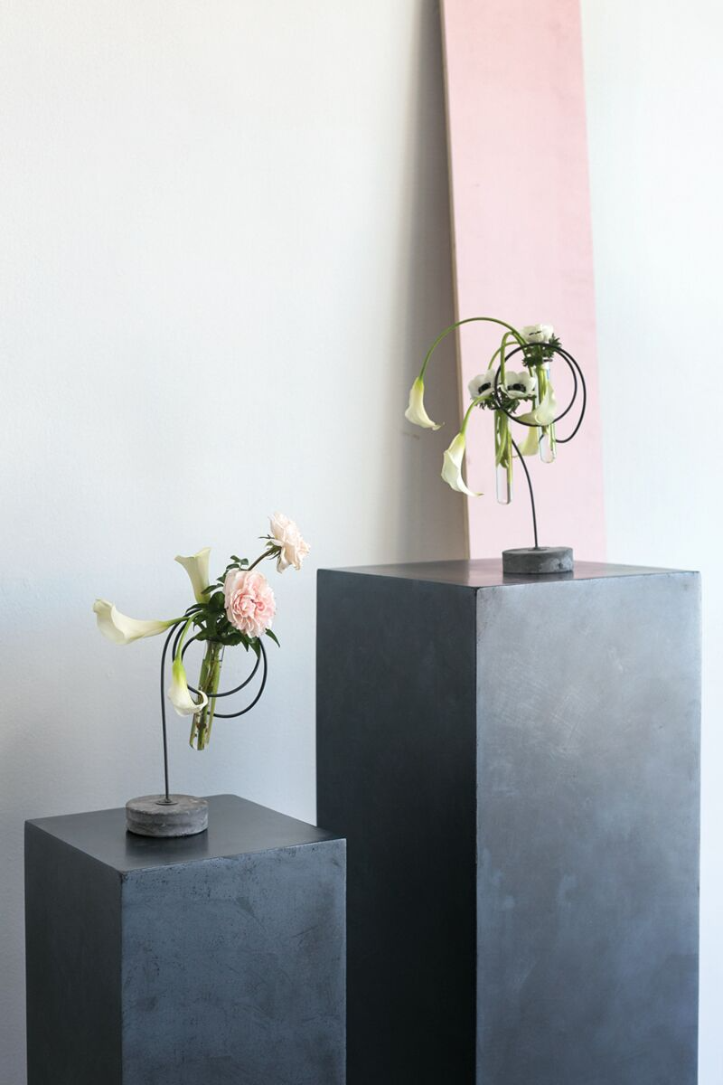 Zenith Loop Stand Vase